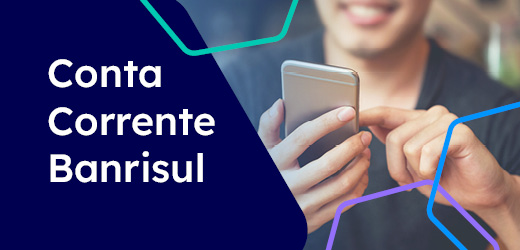 Foto de uma pessoa consultando o celular.
