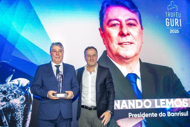 Presidente Fernando Lemos  um dos homenageados do 26 Trofu Guri