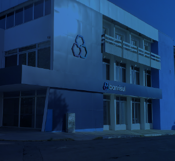 imagem de fachada com logo banrisul