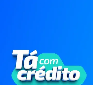 imagem de mulher sentada em frente a tablet e notebook
