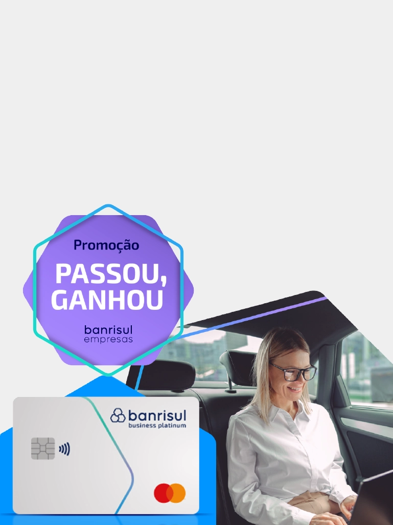 imagem de mulher no banco de tr�s de carro, cart�o banrisul business platinum e lettering da campanha passou ganhou